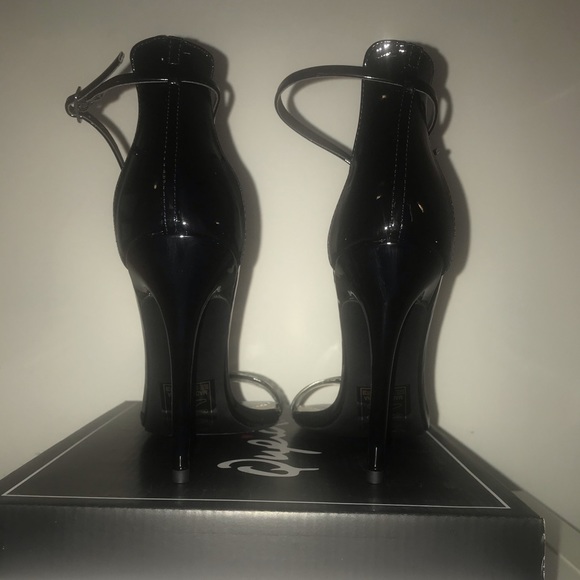 Black Patient Pumps - Picture 3 of 4